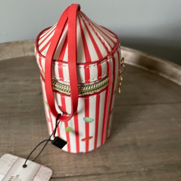 Harry Potter Red and White Striped Toy charm - Picture 4 of 4